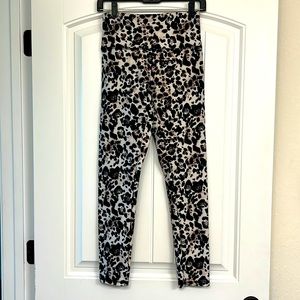 Great condition! Medium cheetah print leggings from balance collection.